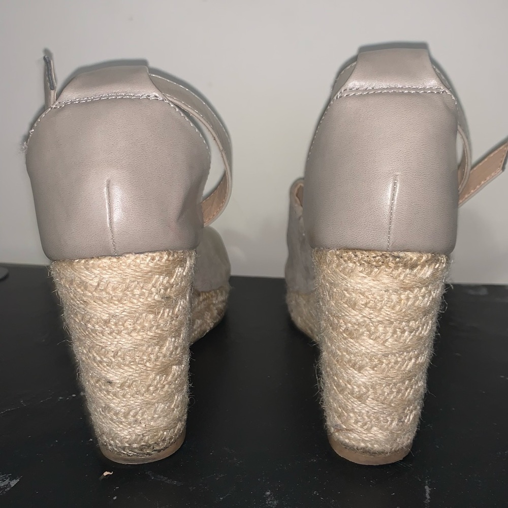 Cute tan wedges - Picture 3 of 4
